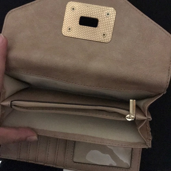 Free ALDO WALLET - Picture 3 of 6